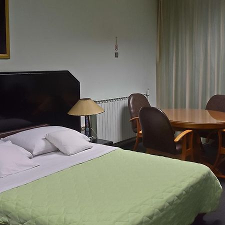 Hotel Tasino Cesmice Üsküp Dış mekan fotoğraf